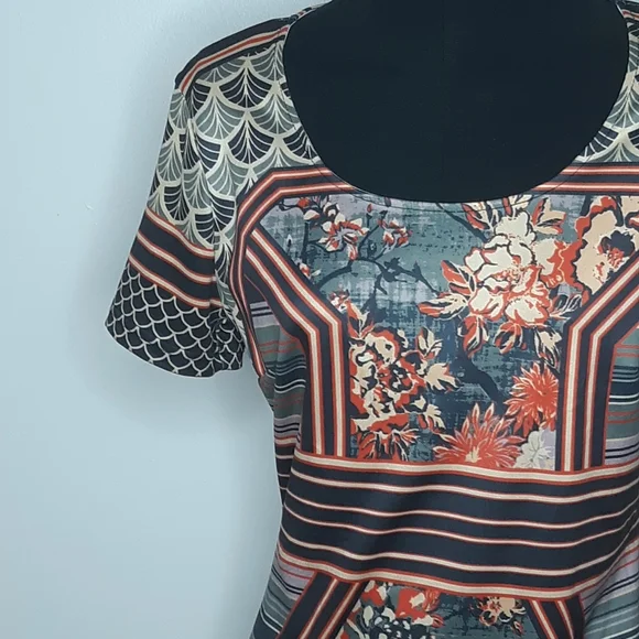 Forever 21 Abstract Print Bodycon Dress Si… - Picture 11 of 11